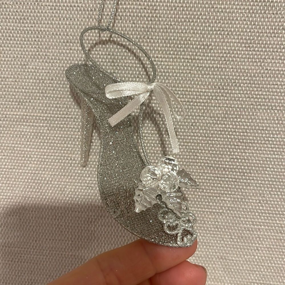 Sparkle Shoe Ornament with Bow